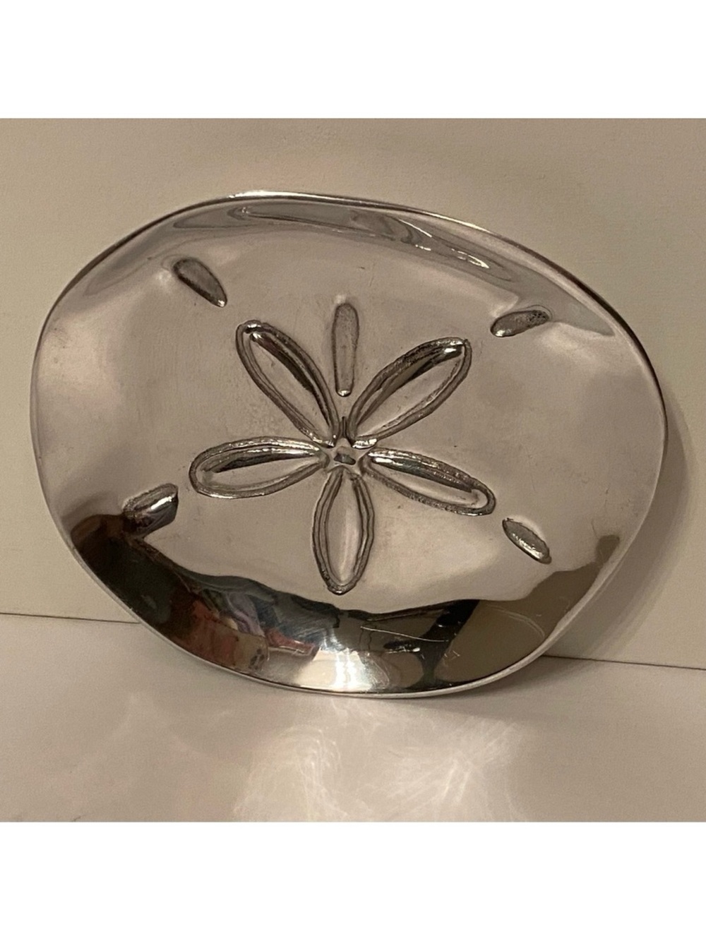MARIPOSA BRILLANTE SAND DOLLAR CANAPÉ PLATE SILVER ALUMINUM 6” SERVEWARE